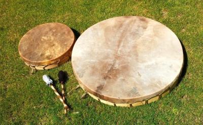 Grand tambour avec peau de cerf